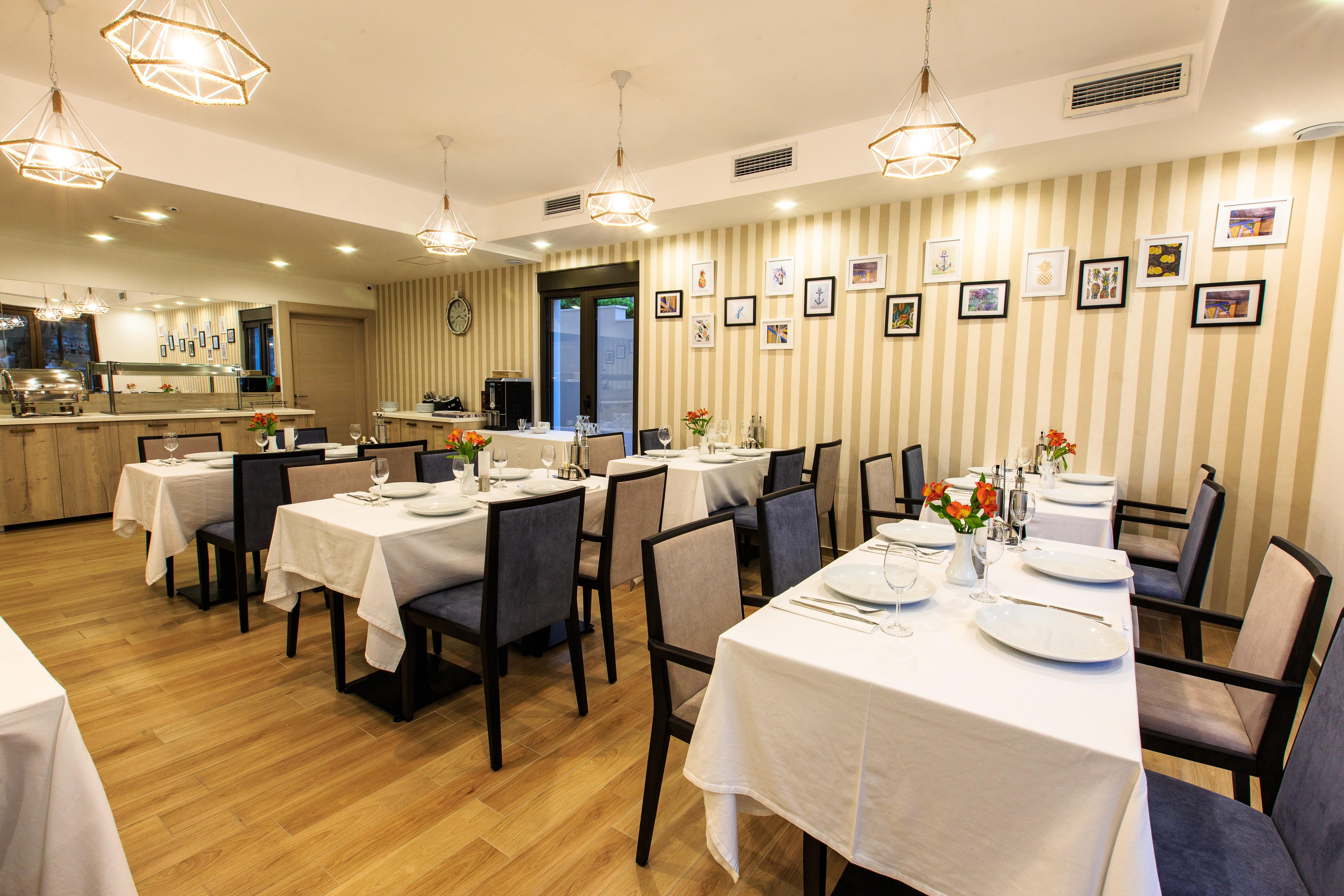 Hotel Harmony By Aycon Petrovac ภายนอก รูปภาพ